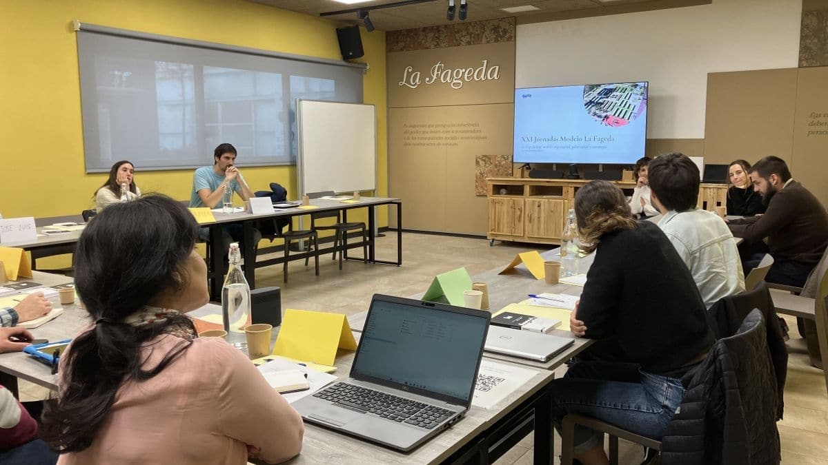 La Fageda recibe a una decena de emprendedores en busca de inspiración por su modelo empresarial
