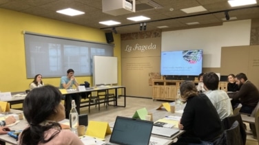 La Fageda recibe a una decena de emprendedores en busca de inspiración por su modelo empresarial
