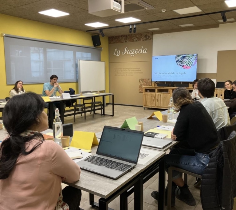 La Fageda recibe a una decena de emprendedores en busca de inspiración por su modelo empresarial