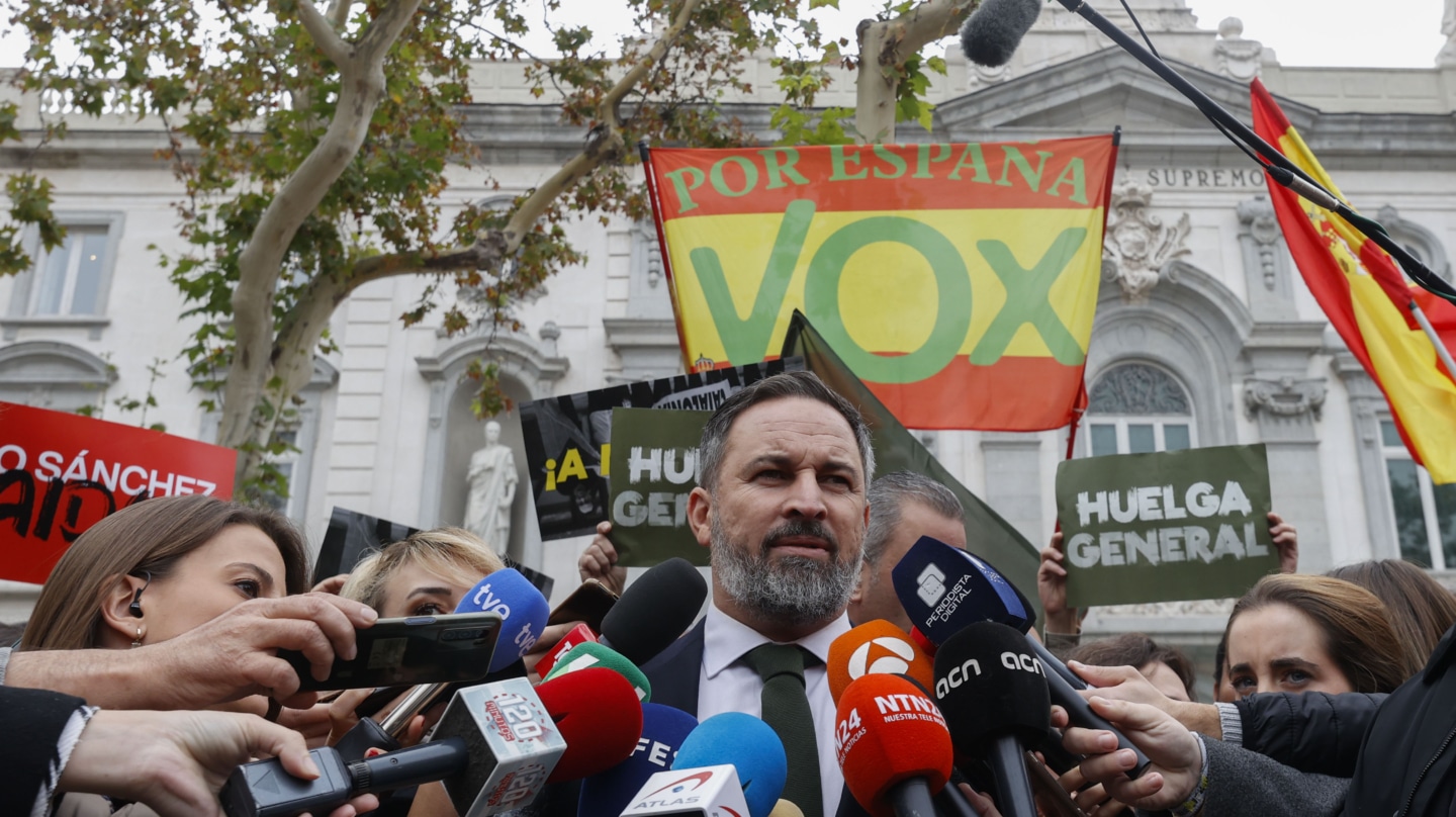 Vox extiende su querella en el Supremo contra Sánchez a Puigdemont, Junts y el PSOE