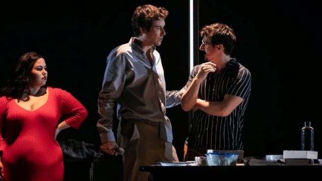 Laura Galán, Jorge Suquet e Iñaki Ardanaz en una escena de 'Animales de compañía' Laura Galán, Jorge Suquet e Iñaki Ardanaz en una escena de 'Animales de compañía'.