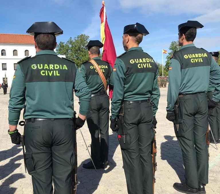 Miembros de la Guardia Civil, en formación.
