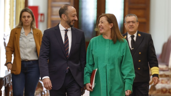 La presidenta del Congreso, Francina Armengol y el vicepresidente primero de la Mesa, Alfonso Rodríguez Gómez de Celis llegan este viernes a la reunión de la Junta de Portavoces de la Cámara Baja