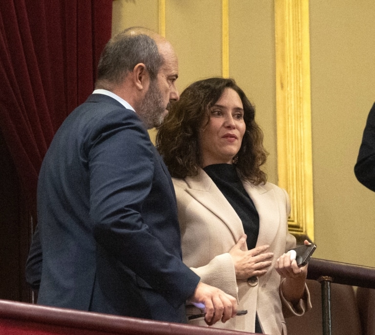 Ayuso insulta a Pedro Sánchez desde la tribuna del Congreso