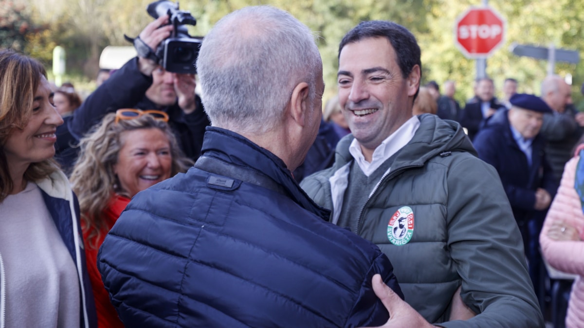 "¡Hombre, Imanol!, ¿qué tal, bien?... Sí, nervioso, ya sabes", así ha sido el frío encuentro entre Urkullu y su sucesor