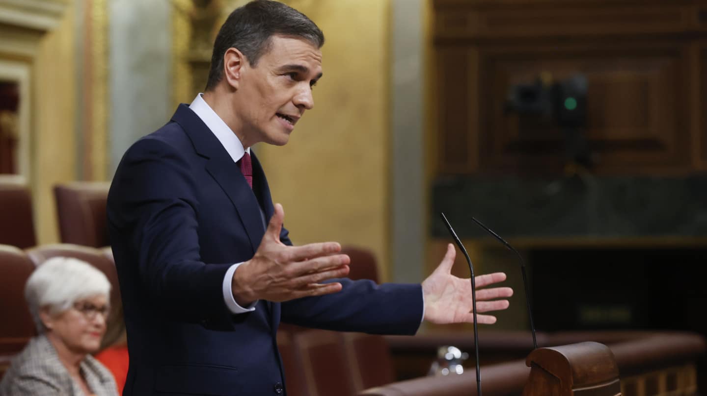 MADRID, 15/11/2023.- El presidente del Gobierno en funciones, Pedro Sánchez, se dirige a la Cámara en el primer día de su debate de investidura para exponer su nuevo programa de Gobierno y pedir la confianza a la Cámara para revalidar su mandato en la Moncloa, este miércoles, en Madrid. EFE/Juan Carlos Hidalgo