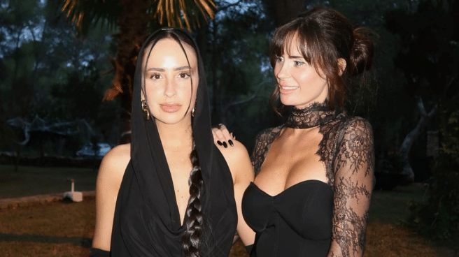 Carlota Maranon es la influencer que ha triunfado en redes sociales al compartir la boda gótica de su hermana Ale Carlota Maranon es la influencer que ha triunfado en redes sociales al compartir la boda gótica de su hermana Ale