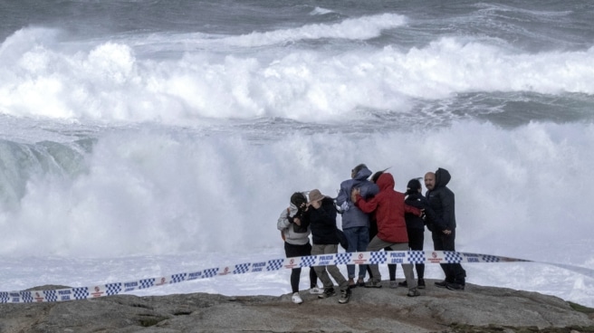 'Domingos', la borrasca que pondrá en aviso a España por viento, lluvias y oleaje La llegada de otra profunda borrasca atlántica, denominada Domingos, deja rachas muy fuertes de viento e intenso oleaje