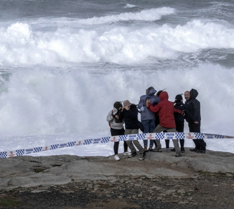 'Domingos', la borrasca que pondrá en aviso a España por viento, lluvias y oleaje