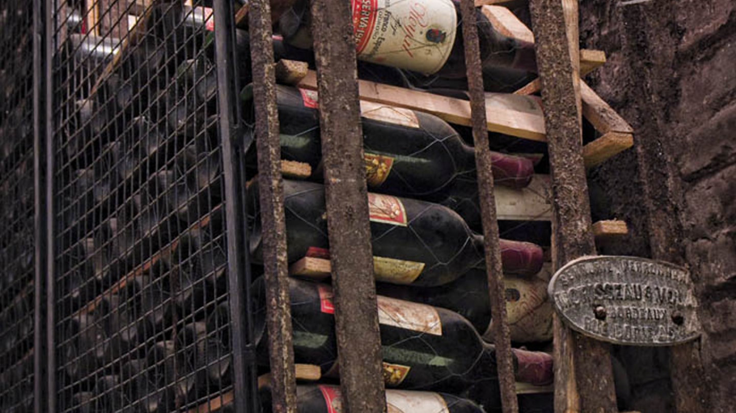 Botellero de vinos añejos de Bodegas Franco-Españolas.