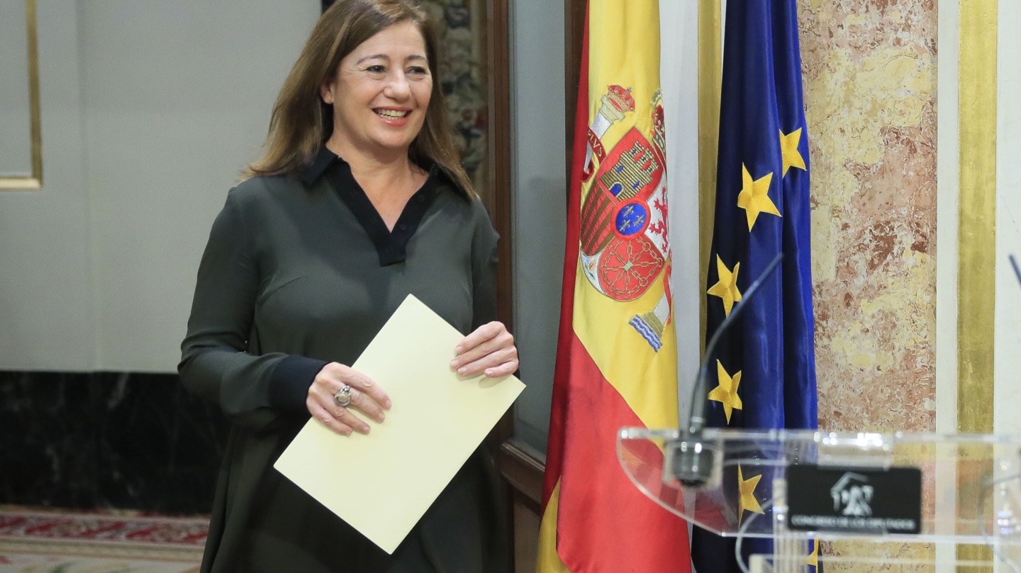 MADRID, 13/11/2023.- La presidenta del Congreso, Francina Armengol, ha convocado el pleno del debate de investidura del candidato a la presidencia del Gobierno y secretario general del PSOE, Pedro Sánchez, para el miércoles 15 y jueves 16 de esta semana y se iniciará el primer día con la intervención del presidente del Gobierno en funciones a las 12,00 del mediodía. Armengol ha anunciado esta fecha después de que el Gobierno se haya garantizado el apoyo de 179 votos a través de diferentes acuerdos pactados con Sumar, ERC, Bildu, Junts, PNV, BNG y CC. EFE/ Fernando Alvarado