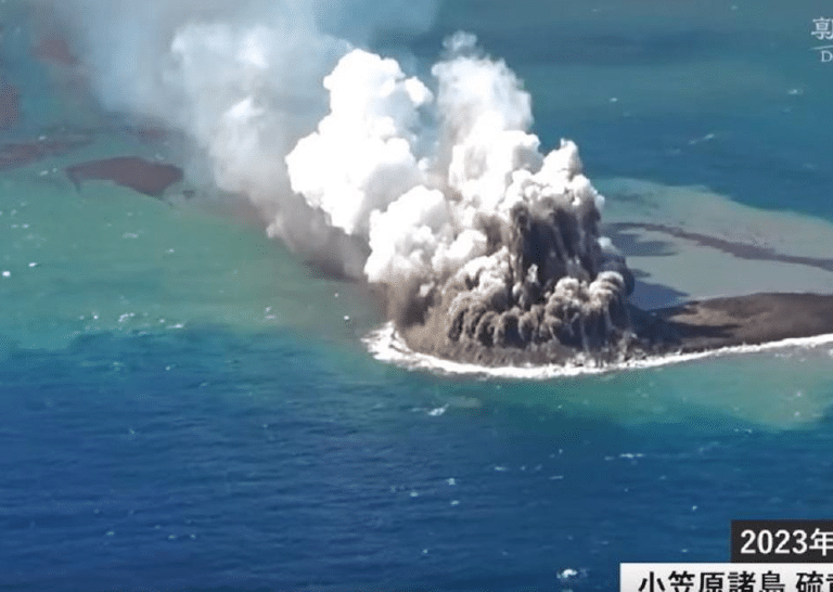 Se crea una nueva isla en Japón tras la erupción de un volcán submarino al sur de Tokio