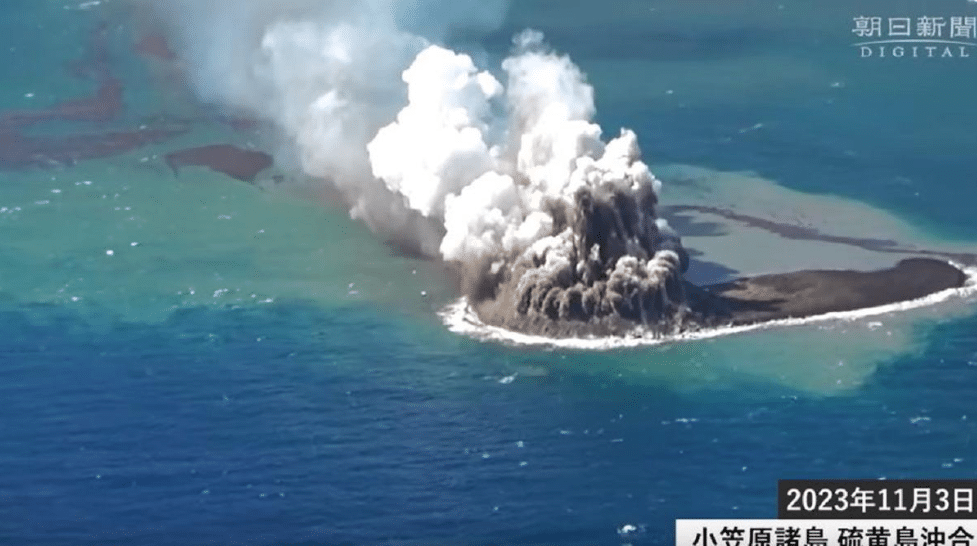 Se crea una nueva isla en Japón tras la erupción de un volcán submarino al sur de Tokio