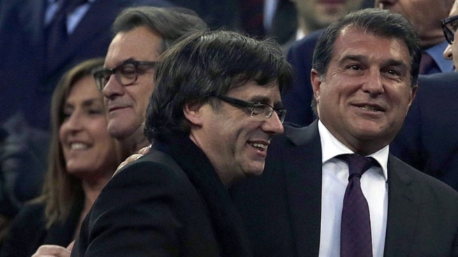 Carles Puigdemont durante un partido del Barcelona Carles Puigdemont durante un partido del Barcelona