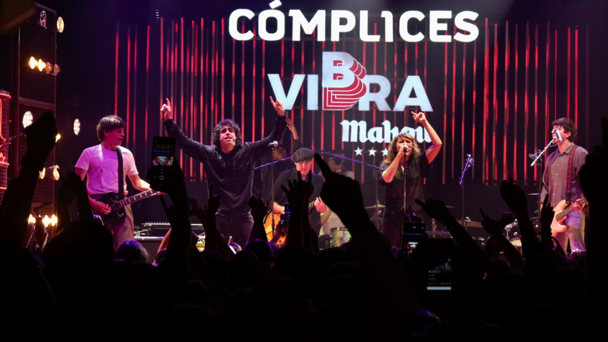 Carolina Durante y Amaral durante el concierto de Cómplices Vibra Mahou en el Teatro Eslava.