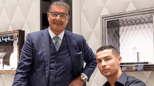 Cristiano Ronaldo posa con Jacob Arabo Cristiano Ronaldo posa con Jacob Arabo