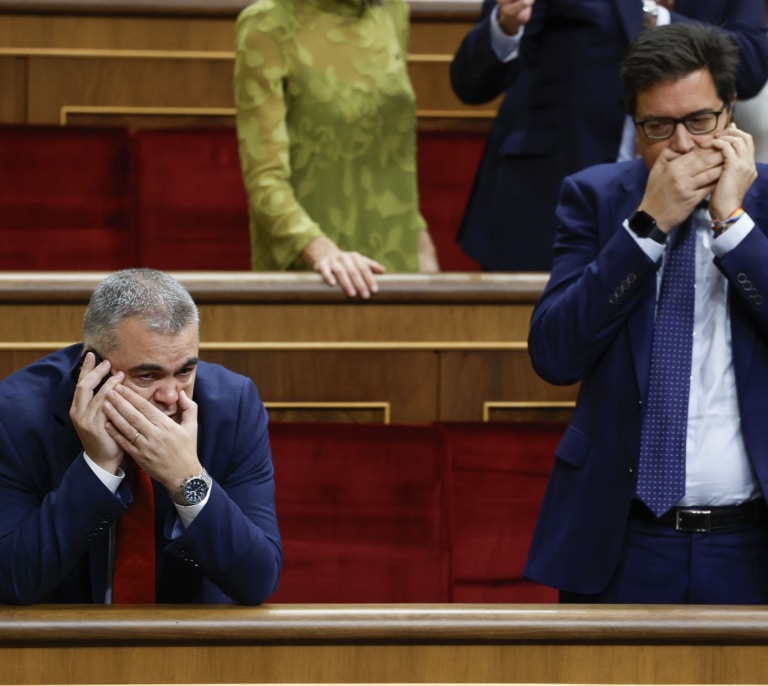PSOE y Junts siguen negociando  con Cerdán ya de vuelta en Madrid