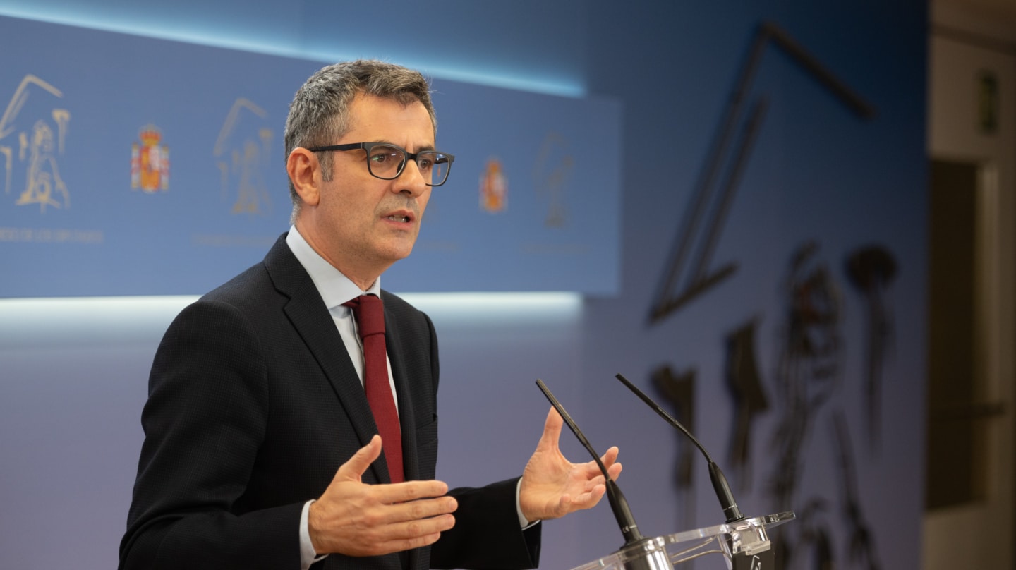 MADRID, 13/11/2023.- El ministro de la Presidencia, Félix Bolaños, explica en rueda de prensa en el Congreso de los Diputados los pormenores de la ley de amnistía que el PSOE ha registrado este lunes en la Cámara Baja en solitario, sin las firmas de sus socios de investidura: Sumar, Junts, ERC, EH Bildu, PNV y BNG. EFE/Fernando Villar