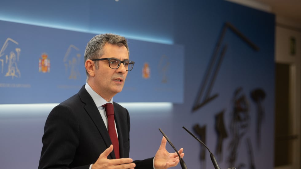 MADRID, 13/11/2023.- El ministro de la Presidencia, Félix Bolaños, explica en rueda de prensa en el Congreso de los Diputados los pormenores de la ley de amnistía que el PSOE ha registrado este lunes en la Cámara Baja en solitario, sin las firmas de sus socios de investidura: Sumar, Junts, ERC, EH Bildu, PNV y BNG. EFE/Fernando Villar