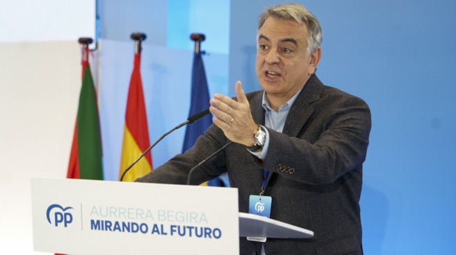 Javier de Andrés, nuevo presidente del PP vasco con el 97,39% de apoyo El diputado alavés Javier de Andrés toma la palabra durante el congreso extraordinario del PP Vasco
