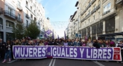 Miles de mujeres salen a las calles en toda España contra la violencia machista en unas marchas marcadas por la división