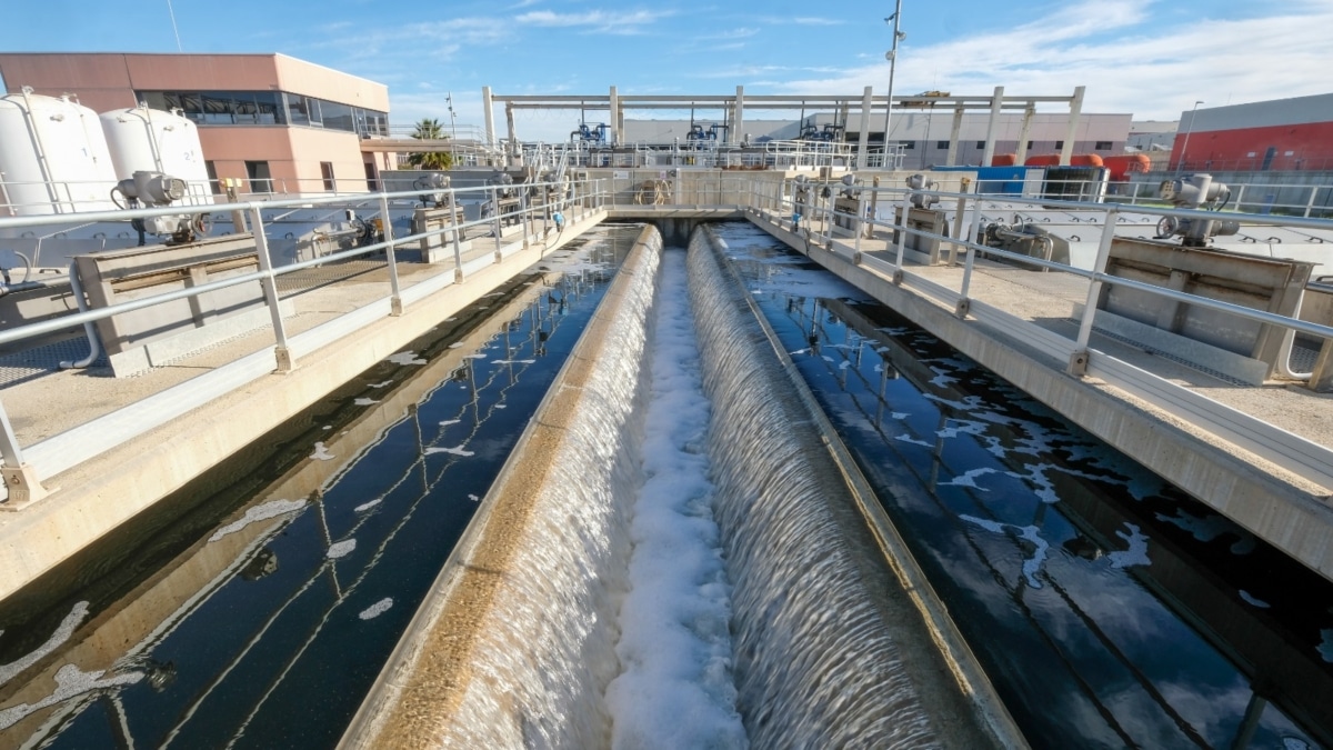 La planta regeneradora del Besós pendiente desde 2021 garantizaría el agua al área de Barcelona