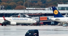 Detenido el hombre atrincherado en el aeropuerto de Hamburgo con su hija de 4 años tras más de 18 horas de secuestro