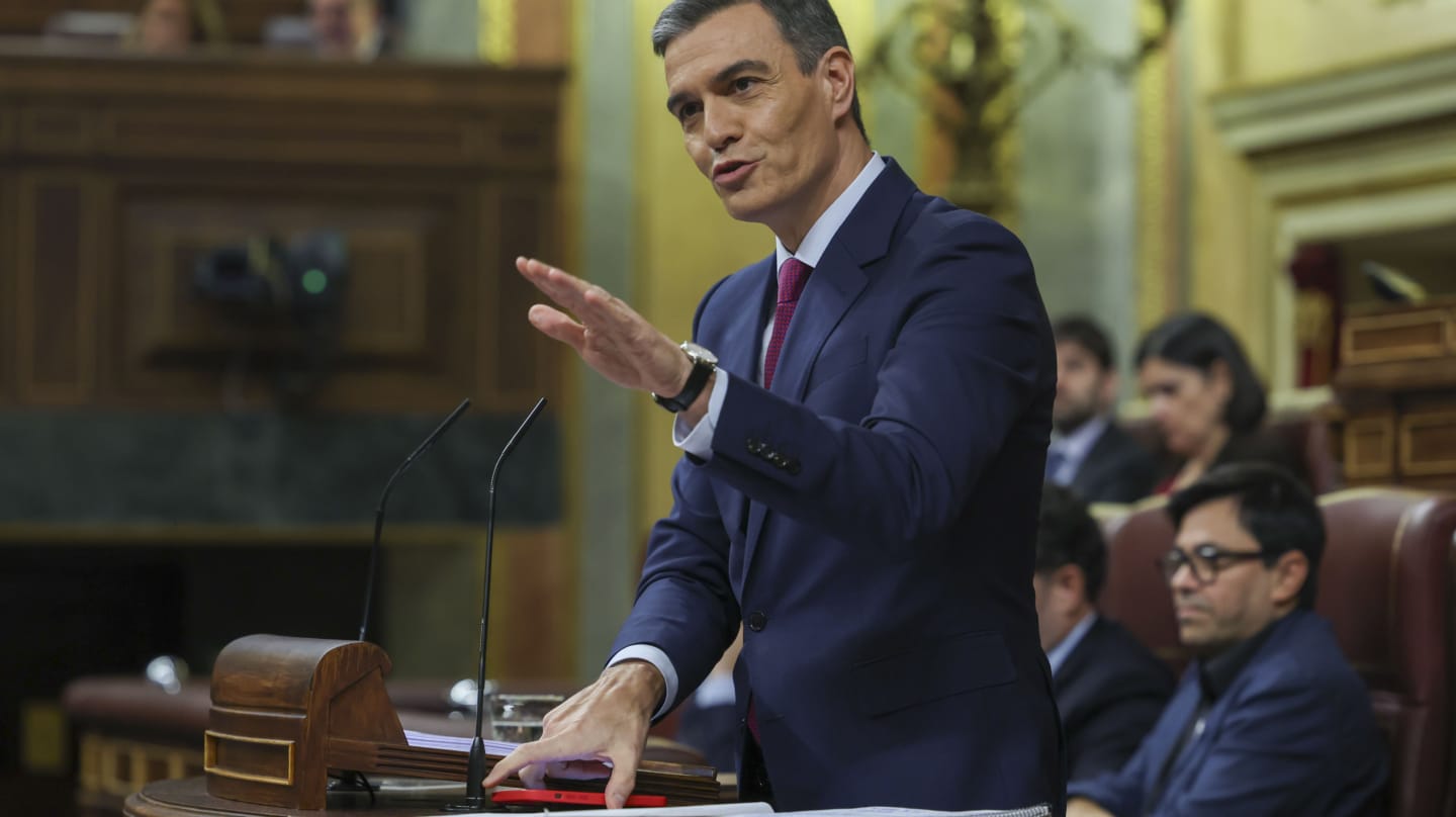 MADRID, 15/11/2023.- El secretario general del PSOE y presidente del Gobierno en funciones, Pedro Sánchez, interviene durante el primer día del debate de investidura, en el que expone su nuevo programa de Gobierno y pide la confianza a la Cámara para revalidar su mandato en la Moncloa, este miércoles en el Congreso de los Diputados en Madrid. EFE/ Kiko Huesca