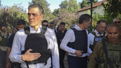 "Estamos sobrecogidos": Sánchez visita un kibutz atacado por Hamás