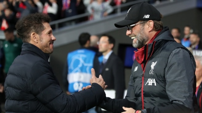 Diego Simeone y Jürgen Klopp se saludan Diego Simeone