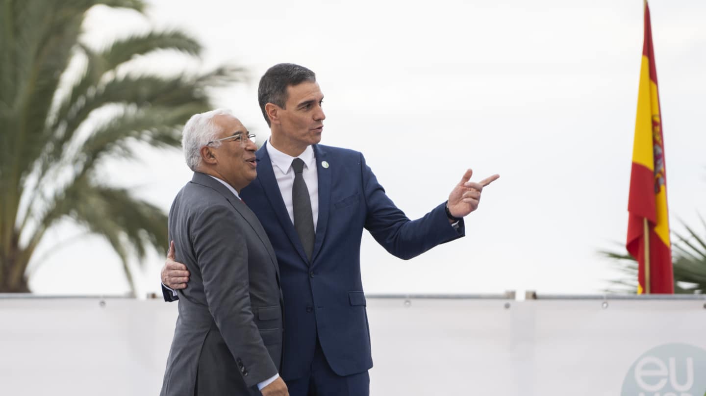 El presidente del gobierno español, Pedro Sánchez, con el primer ministro de Portugal, António Costa, en Alicante.