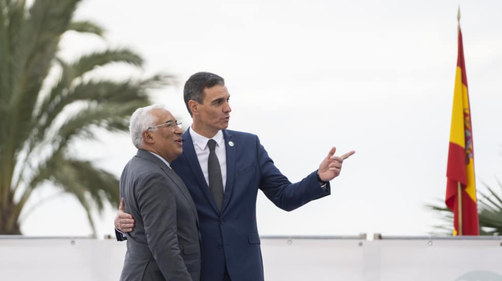 El presidente del gobierno español, Pedro Sánchez, con el primer ministro de Portugal, António Costa, en Alicante.