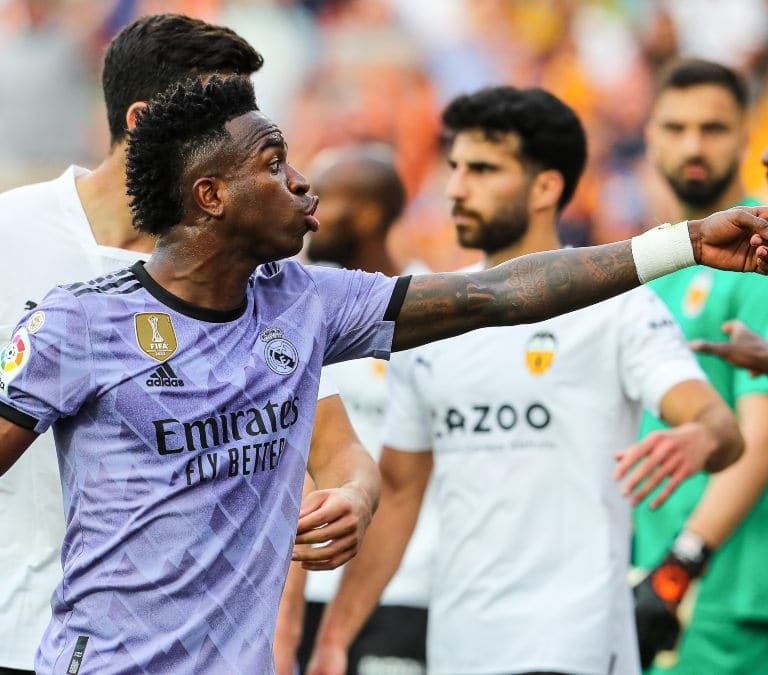El Valencia llama a la «rebelión» a los aficionados que irán al Bernabéu