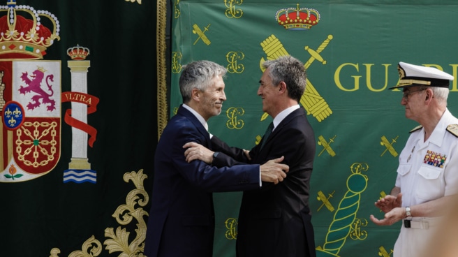 El ministro del Interior, Fernando Grande-Marlaska (i), y el director de la Guardia Civil, Leonardo Marcos (d). El ministro del Interior, Fernando Grande-Marlaska (i), y el director de la Guardia Civil, Leonardo Marcos (d).