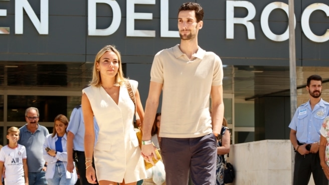 Alba Silva y Sergio Rico a la salida del hospital-EP Alba Silva y Sergio Rico a la salida del hospital