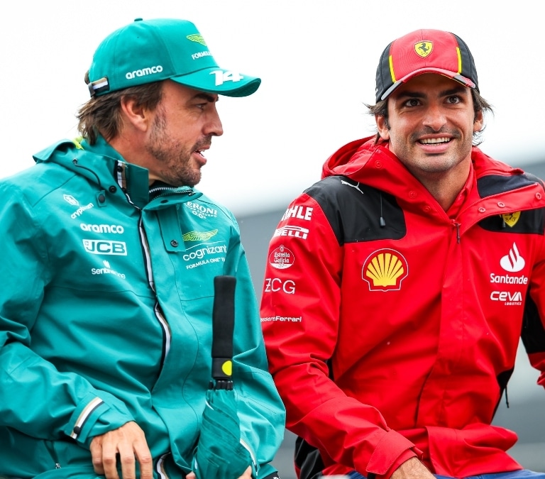 Alonso y Carlos Sainz reciben una curiosa oferta: Sexo gratis en un burdel de Las Vegas