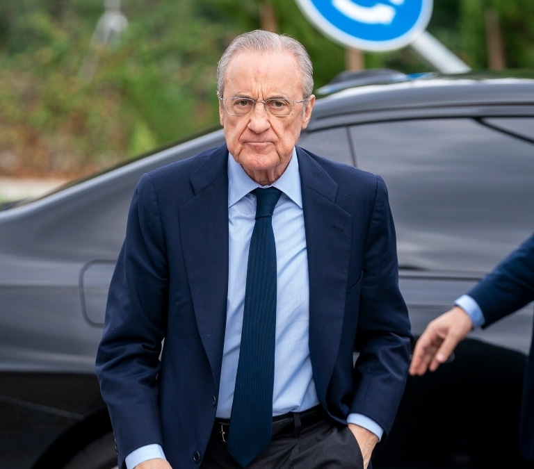 El manotazo viral de Florentino Pérez a un periodista en el funeral de Fernández-Tapias