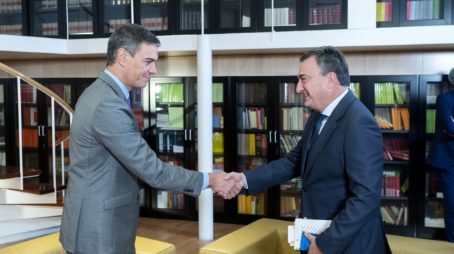 EuropaPress_5497284_presidente_gobierno_funciones_pedro_sanchez_recibe_portavoz_pnv_congreso