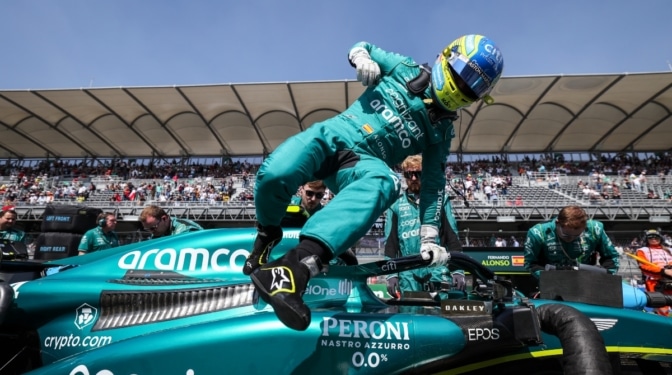 Fernando Alonso responde: ¿contempla la retirada ante el mal momento de Aston Martin?