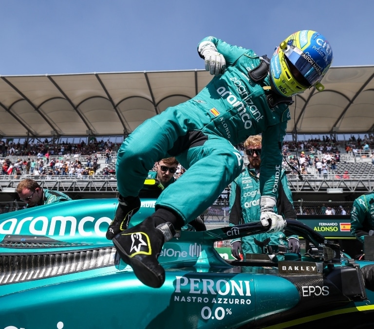 Fernando Alonso responde: ¿contempla la retirada ante el mal momento de Aston Martin?