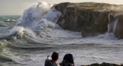 La borrasca Ciarán azota España con vientos de 165 km/h y olas de 9 metros