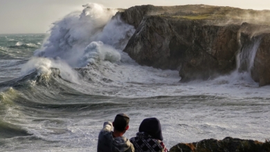 La borrasca Ciarán azota España con vientos de 165 km/h y olas de 9 metros