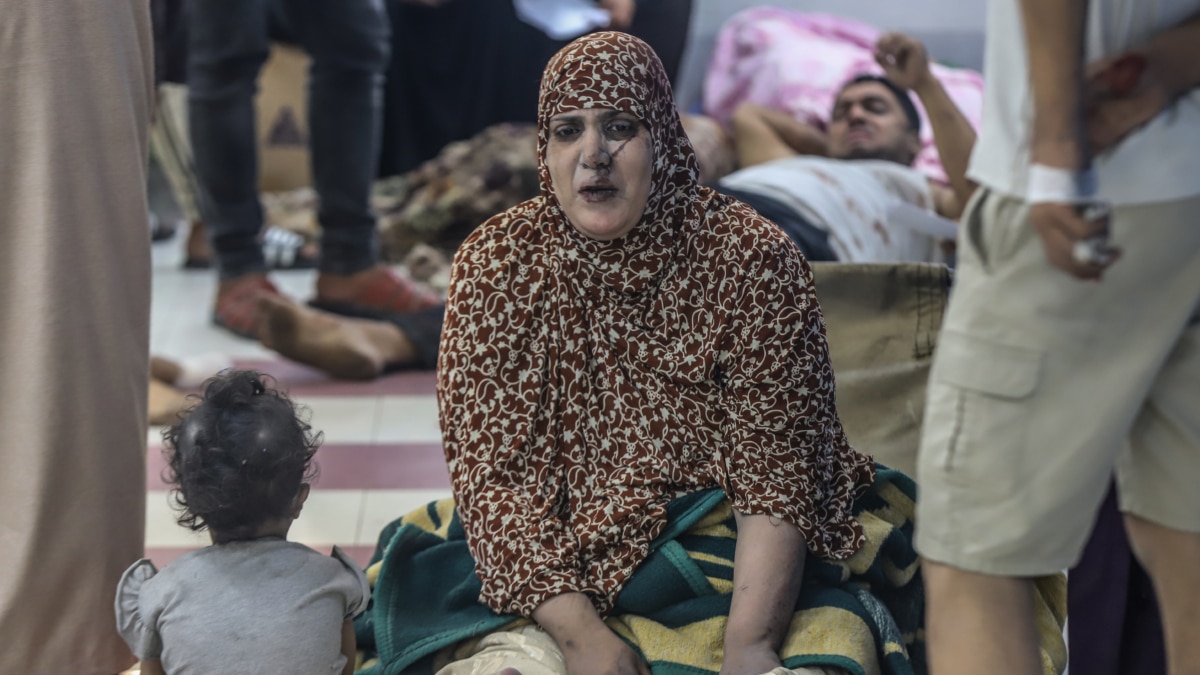 Una mujer herida en el hospital Al Shifa de Gaza