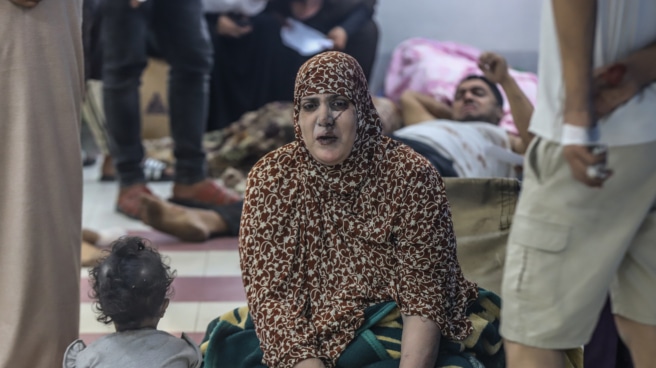Una mujer herida en el hospital Al Shifa de Gaza