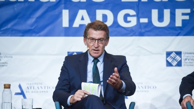 El presidente del Partido Popular, Alberto Núñez Feijóo, durante un coloquio en la inauguración del Máster de Acción Política del Instituto de Estudios Atlánticos y la Universidad Francisco de Vitoria. El presidente del Partido Popular, Alberto Núñez Feijóo, durante un coloquio en la inauguración del Máster de Acción Política del Instituto de Estudios Atlánticos y la Universidad Francisco de Vitoria.