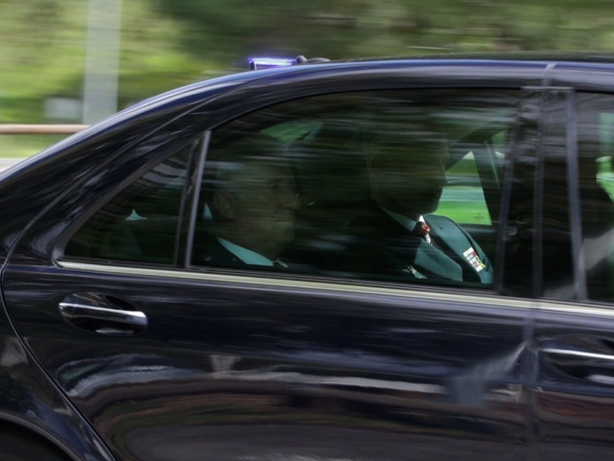 Don Felipe llegando al Palacio de La Zarzuela para el cumpleaños de su madre, la reina Sofía