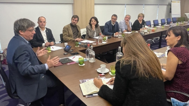 Puigdemont reúne en Bruselas a la cúpula de Junts. Puigdemont reúne en Bruselas a la cúpula de Junts.