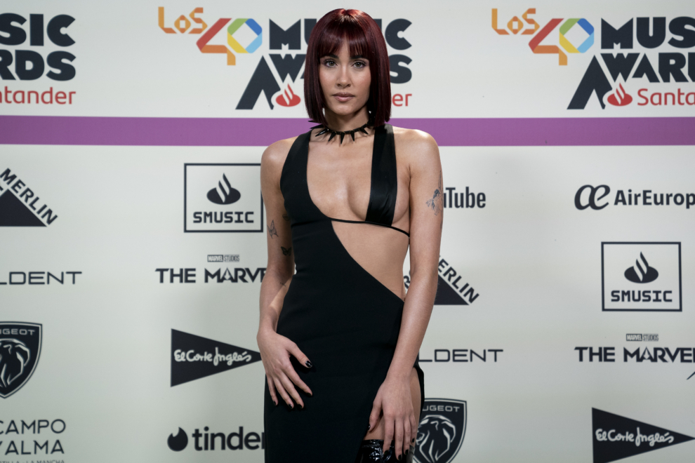 La cantante Aitana posa durante el photocall de los 40 Music Awards 2023, en el Wizink Center