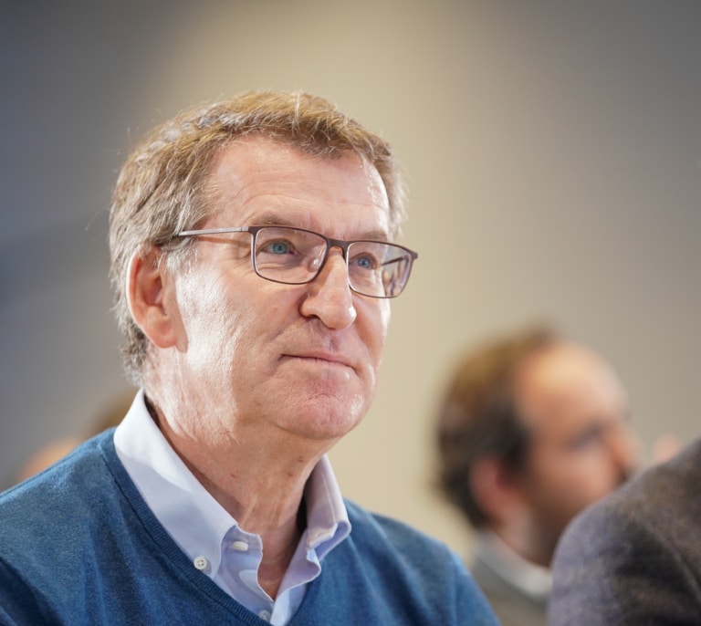 Feijóo acusa al PSOE de "corrupción" y el PP empieza a moverse para llevar al TC la amnistía