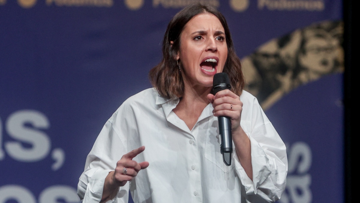 La secretaria de Acción de Gobierno de Podemos y ministra de Igualdad en funciones, Irene Montero, interviene durante una Conferencia Política del partido, en el Círculo de Bellas Artes